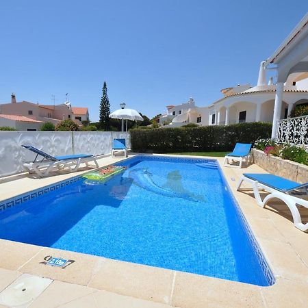 Well-Appointed Villa Is Situated In The Popular Resort Of Vilamoura Quarteira Kültér fotó