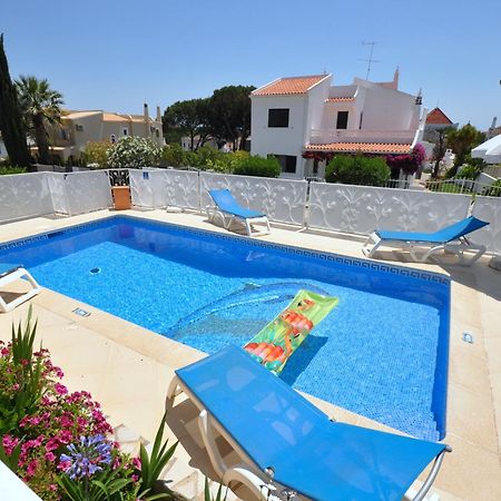 Well-Appointed Villa Is Situated In The Popular Resort Of Vilamoura Quarteira Kültér fotó