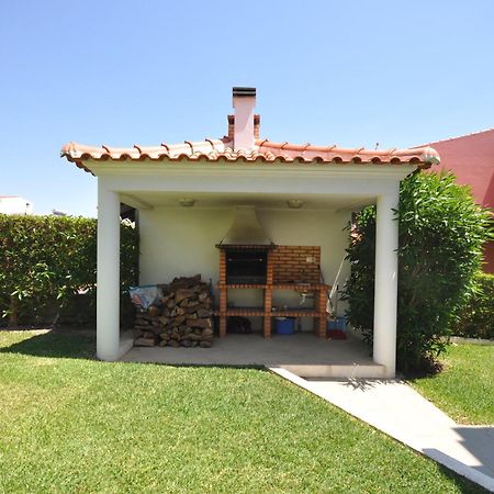 Well-Appointed Villa Is Situated In The Popular Resort Of Vilamoura Quarteira Kültér fotó