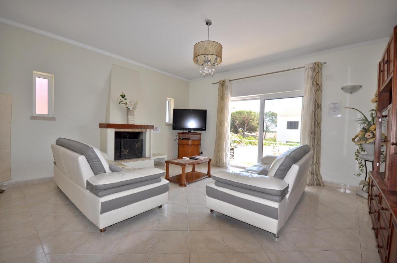 Well-Appointed Villa Is Situated In The Popular Resort Of Vilamoura Quarteira Kültér fotó