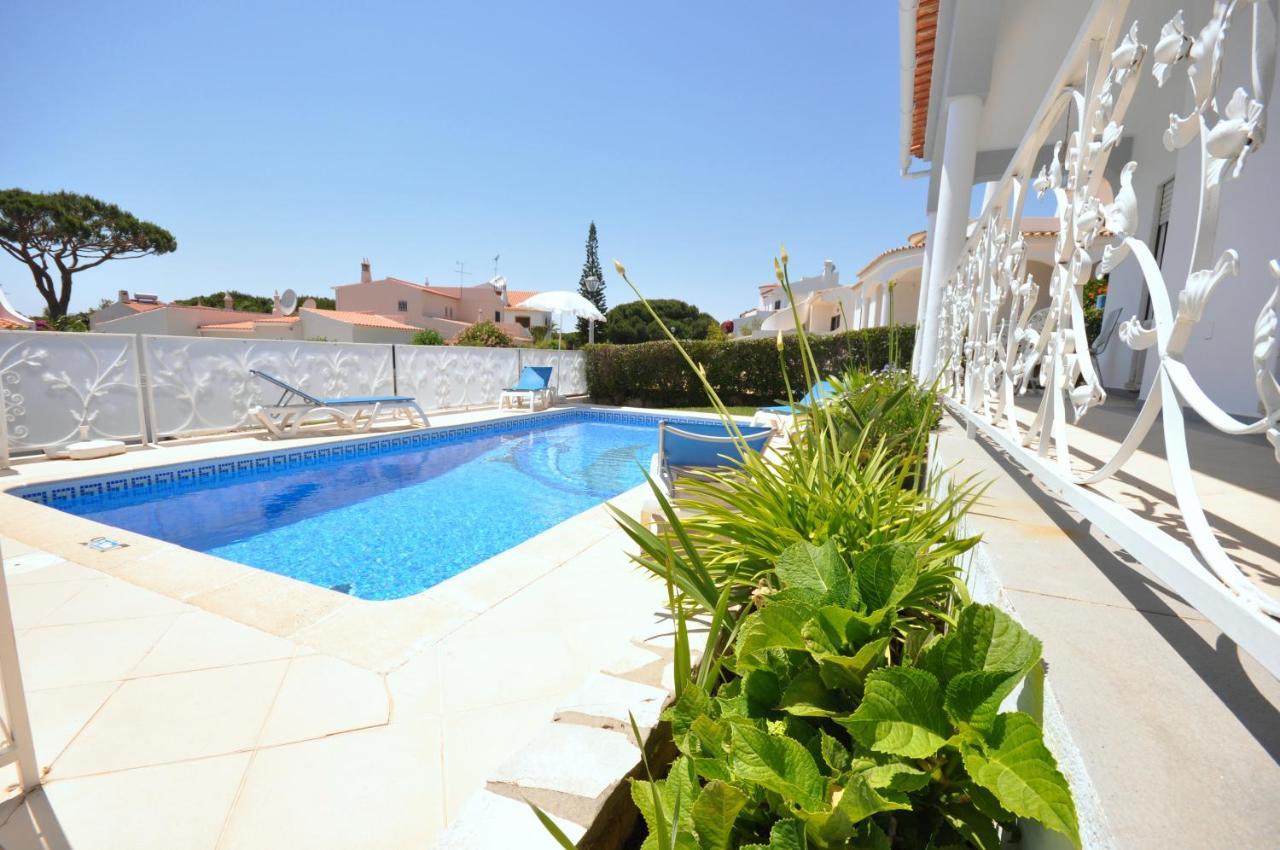 Well-Appointed Villa Is Situated In The Popular Resort Of Vilamoura Quarteira Kültér fotó