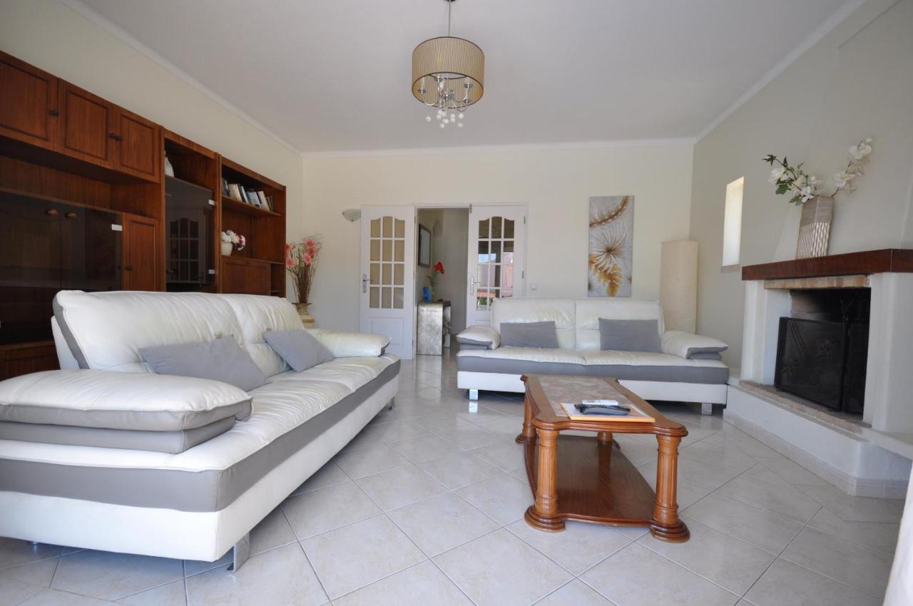 Well-Appointed Villa Is Situated In The Popular Resort Of Vilamoura Quarteira Kültér fotó