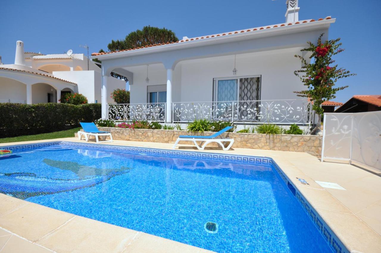 Well-Appointed Villa Is Situated In The Popular Resort Of Vilamoura Quarteira Kültér fotó