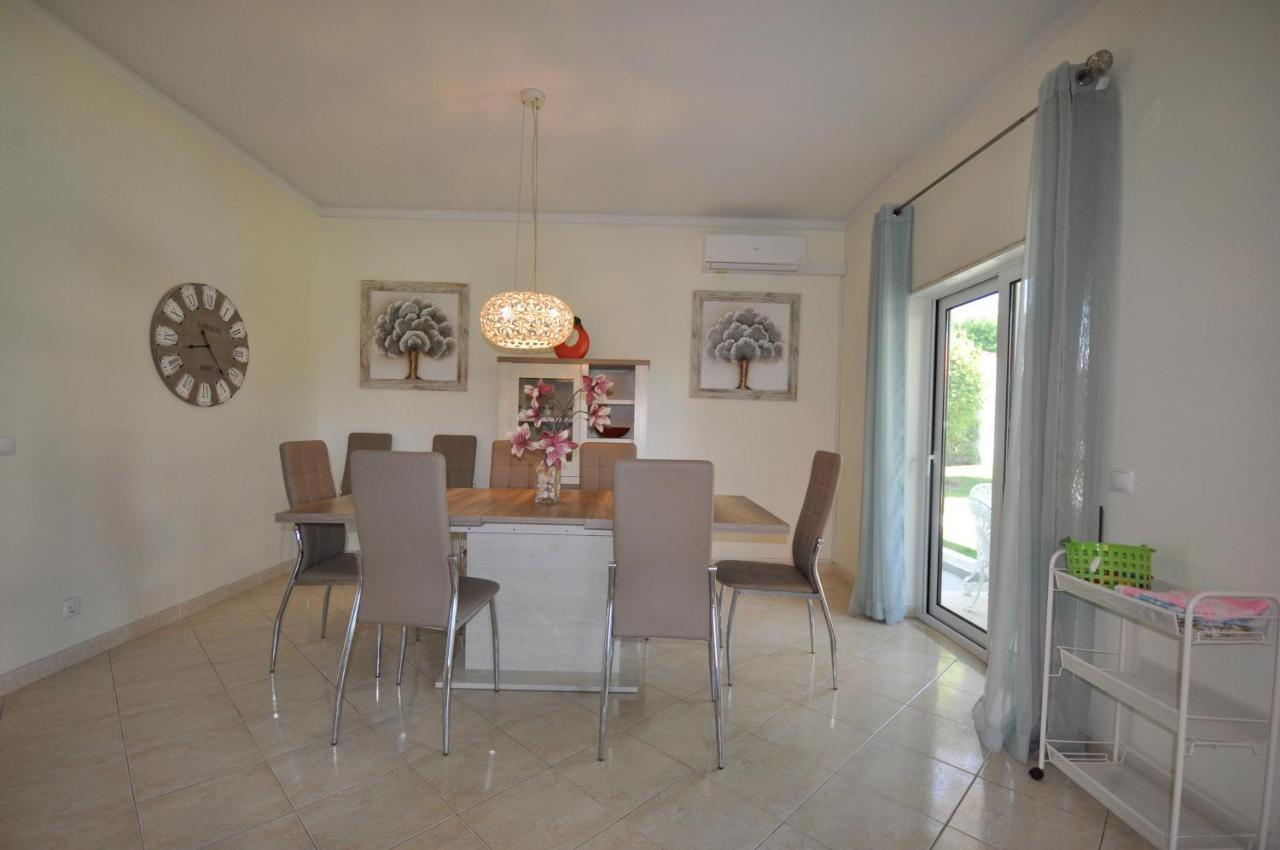 Well-Appointed Villa Is Situated In The Popular Resort Of Vilamoura Quarteira Kültér fotó