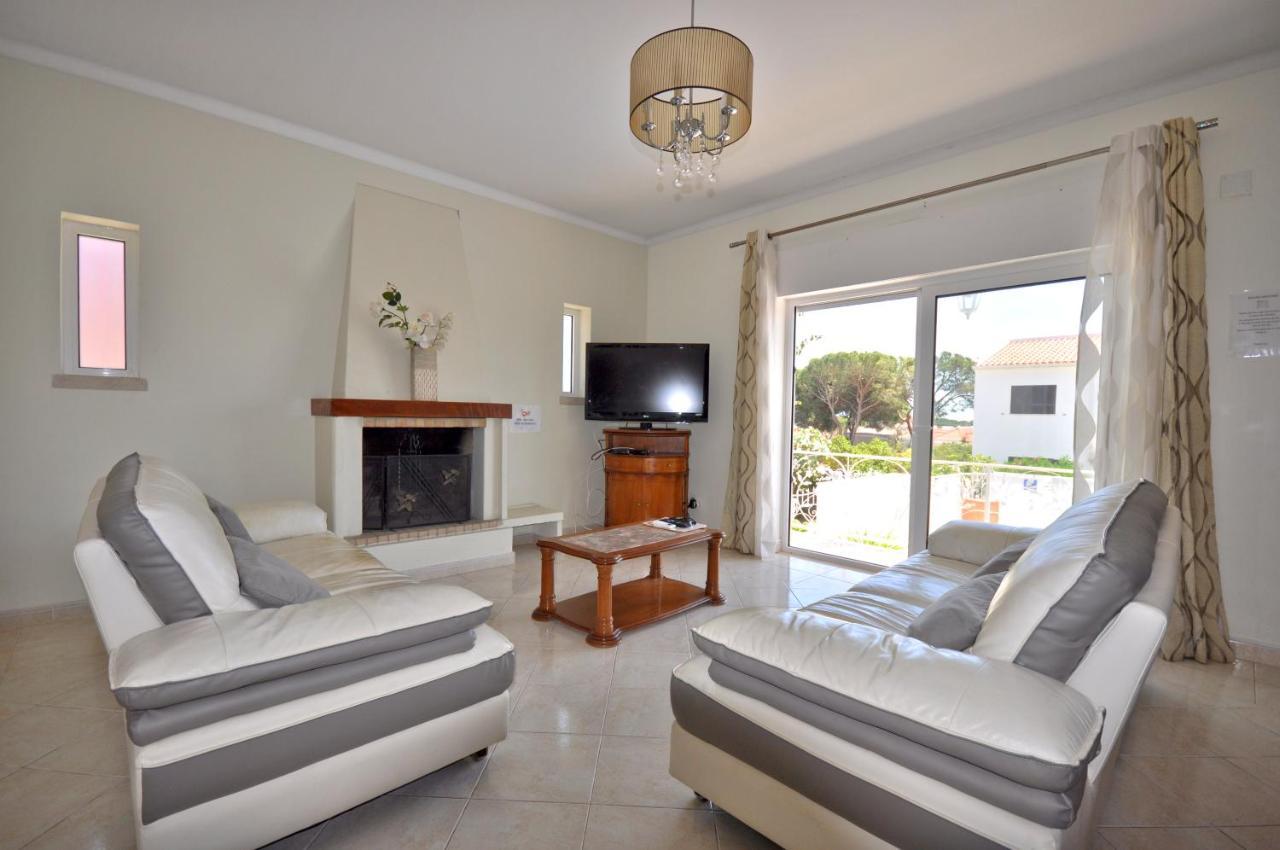 Well-Appointed Villa Is Situated In The Popular Resort Of Vilamoura Quarteira Kültér fotó