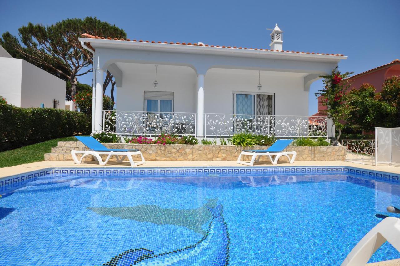 Well-Appointed Villa Is Situated In The Popular Resort Of Vilamoura Quarteira Kültér fotó