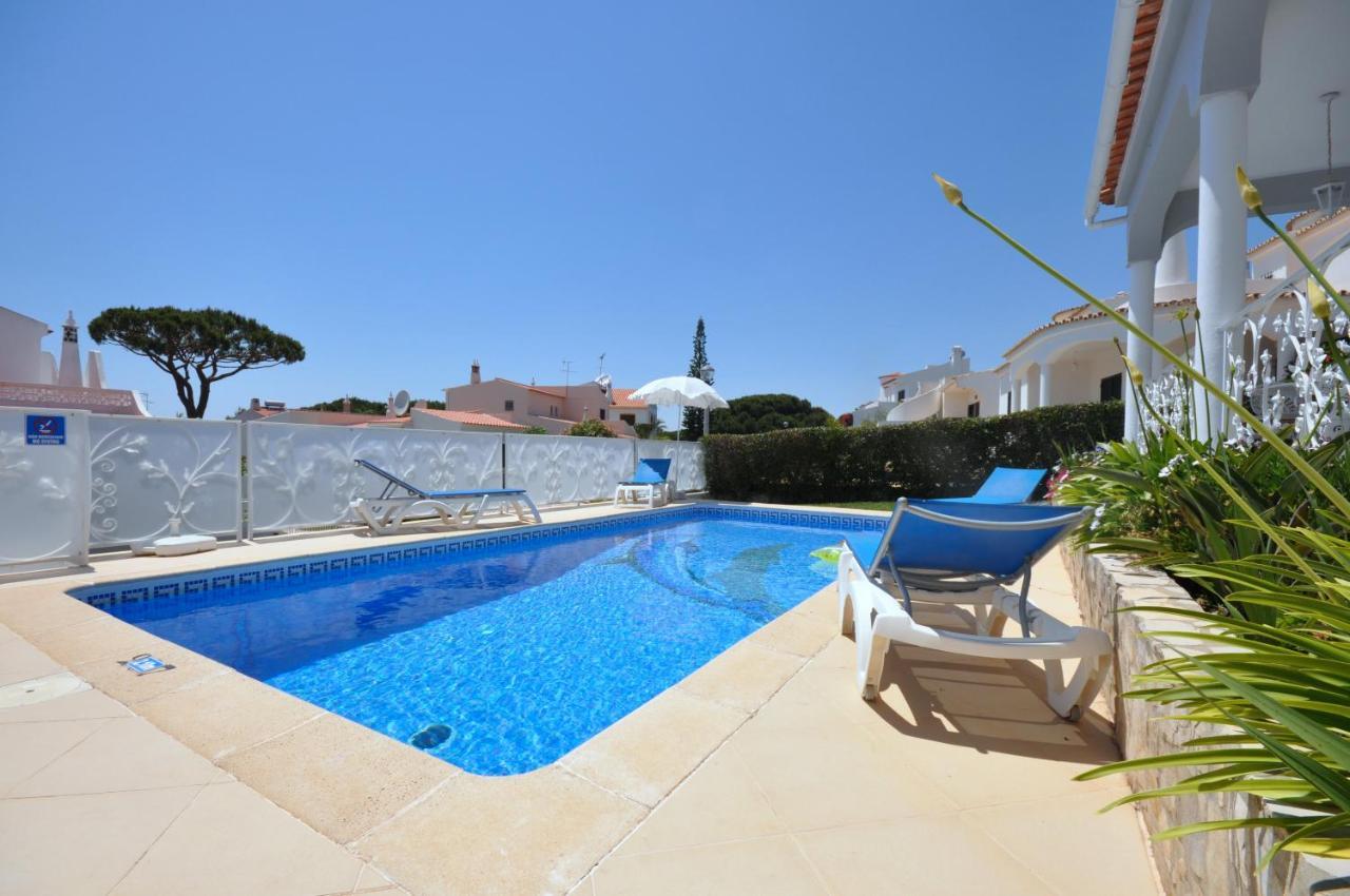 Well-Appointed Villa Is Situated In The Popular Resort Of Vilamoura Quarteira Kültér fotó